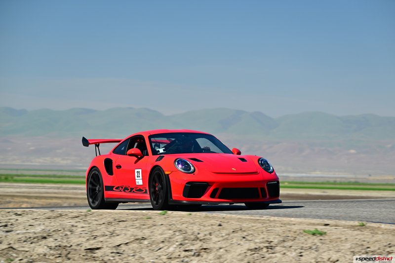 Porsche 911 GT3 RS red