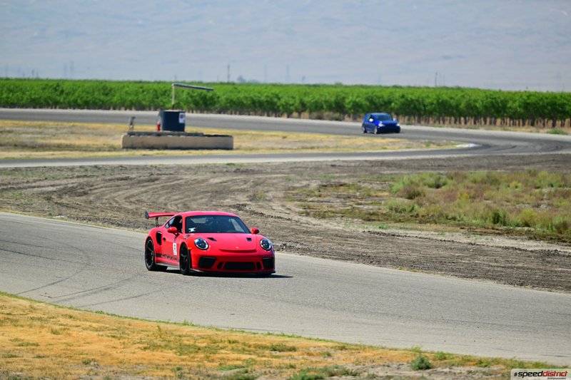 Porsche 911 GT3 RS red