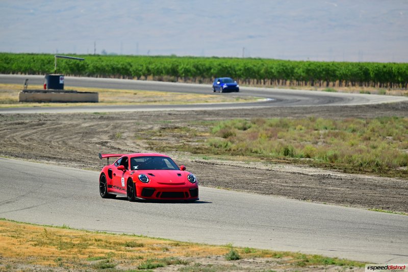 Porsche 911 GT3 RS red