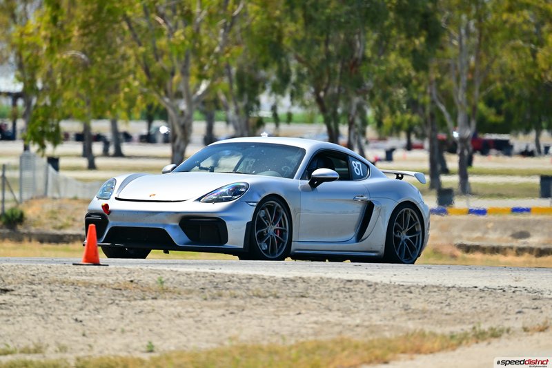 Porsche Cayman GT4