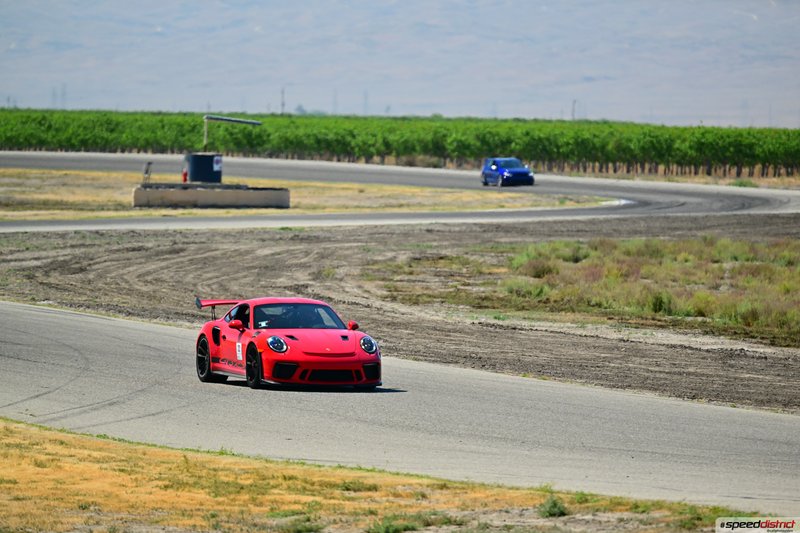 Porsche 911 GT3 RS red