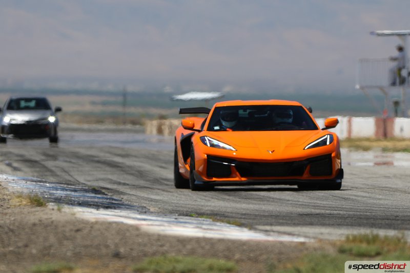 Chevrolet Corvette Z06 orange