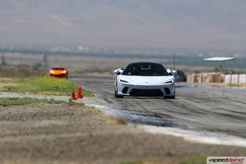 McLaren GT