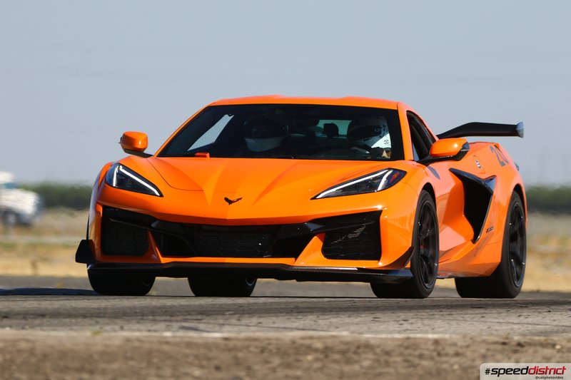 Chevrolet Corvette Z06 orange