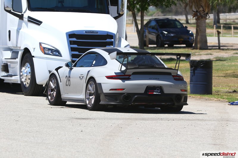 Porsche 911 GT3 RS white