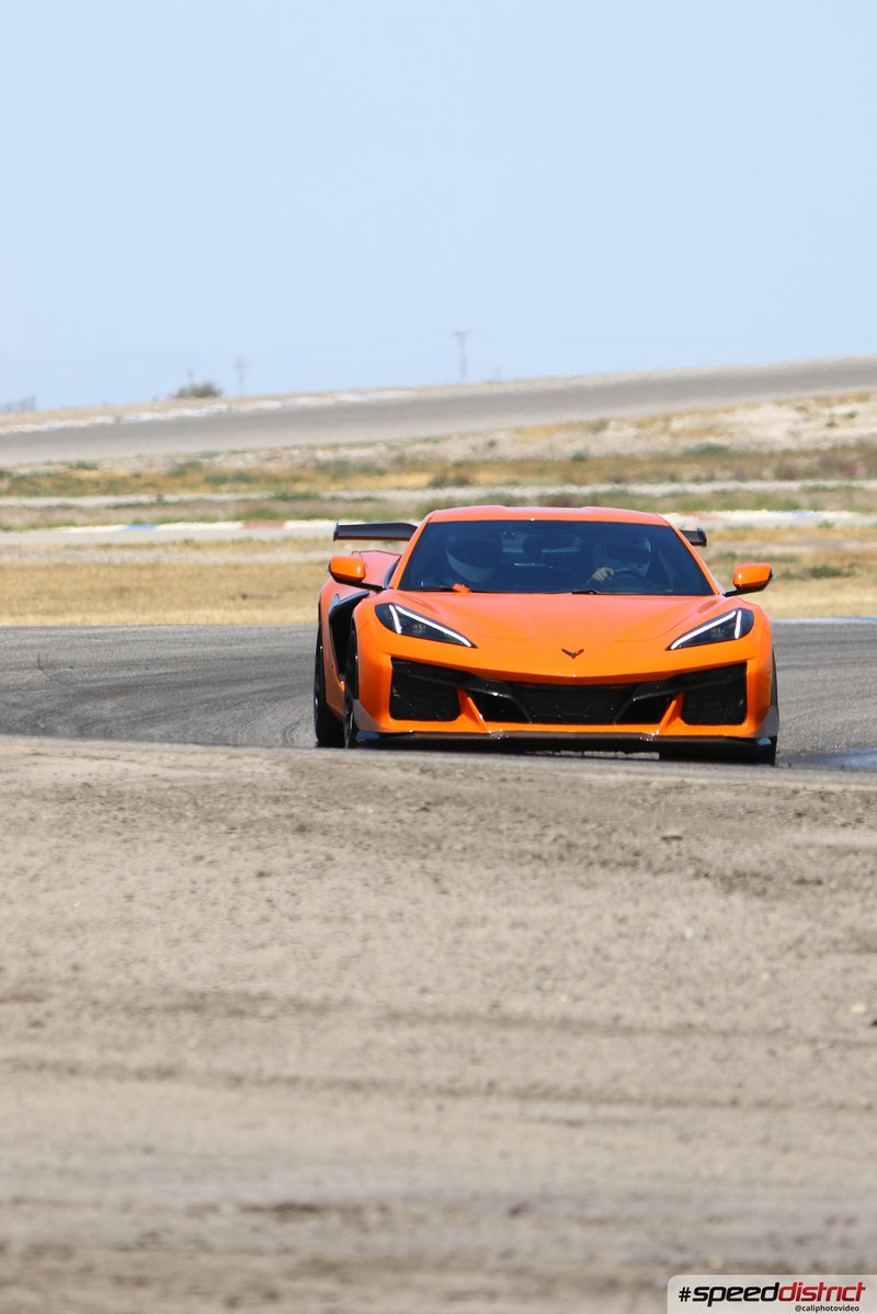 Chevrolet Corvette Z06 orange