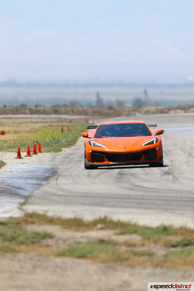Chevrolet Corvette Z06 orange