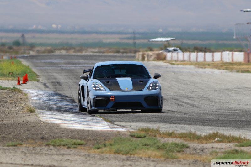 Porsche Cayman GT4 RS