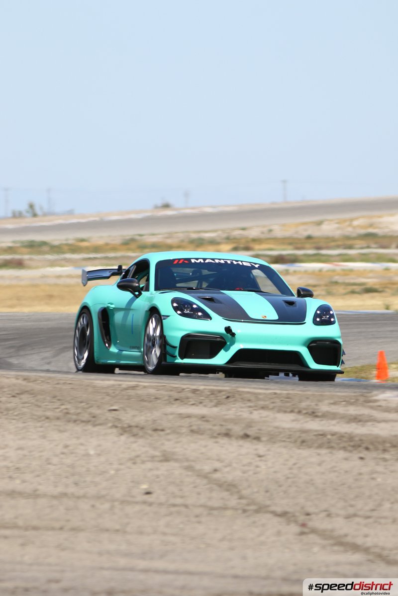 Porsche Cayman GT4 RS