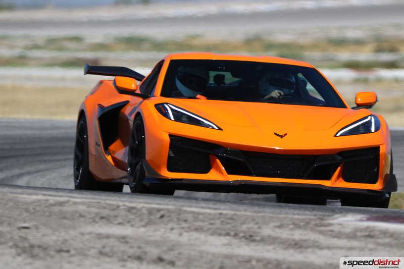 Chevrolet Corvette Z06 orange