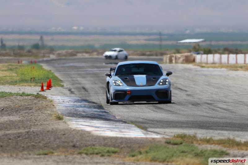 Porsche Cayman GT4 RS