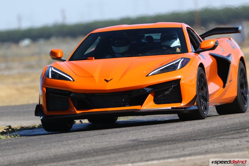 Chevrolet Corvette Z06 orange