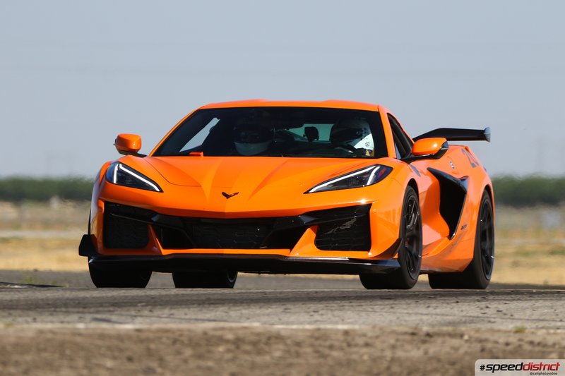 Chevrolet Corvette Z06 orange