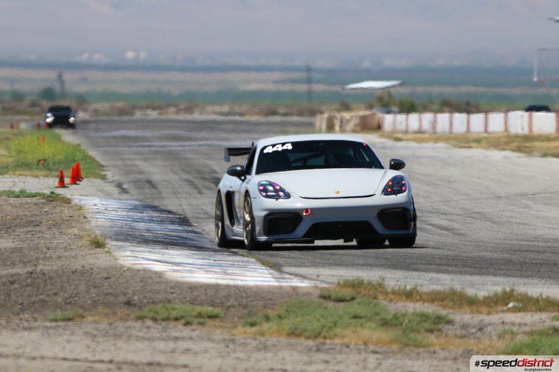 Porsche Cayman GT4 RS