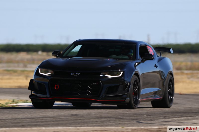 Chevrolet Camaro ZL1 black