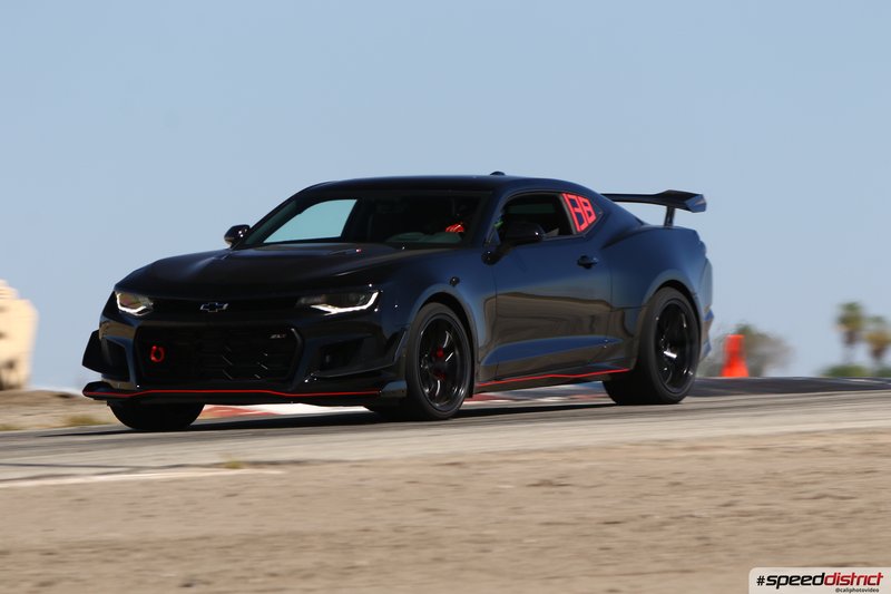 Chevrolet Camaro ZL1 black