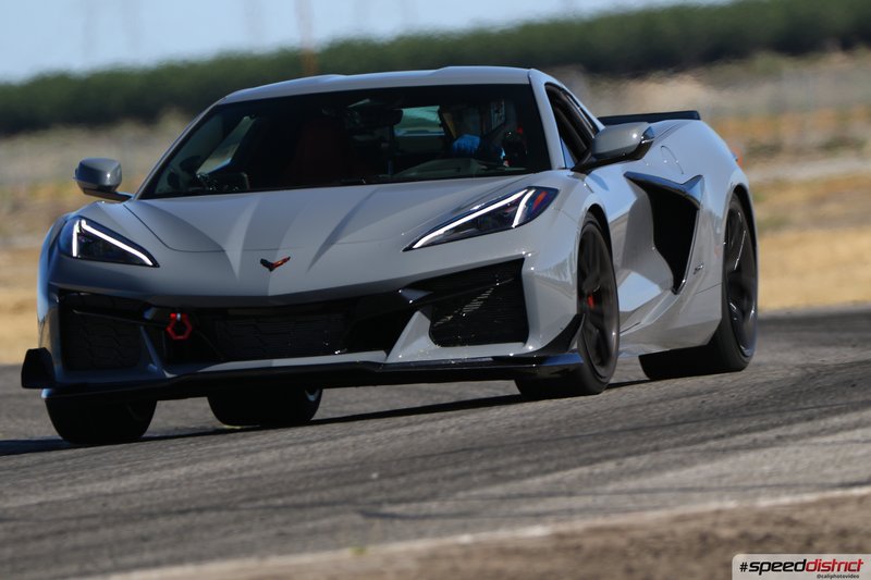 Chevrolet Corvette white