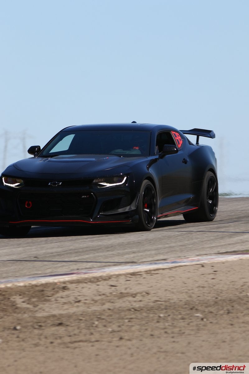 Chevrolet Camaro ZL1 black