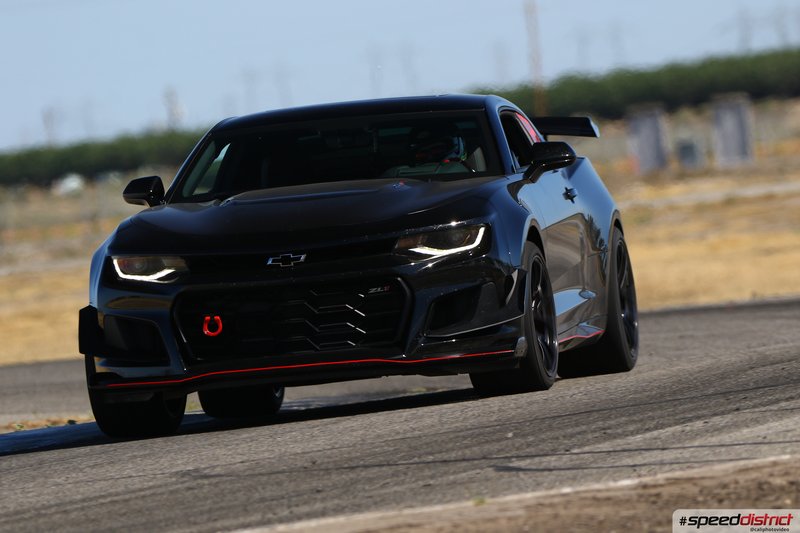Chevrolet Camaro ZL1 black