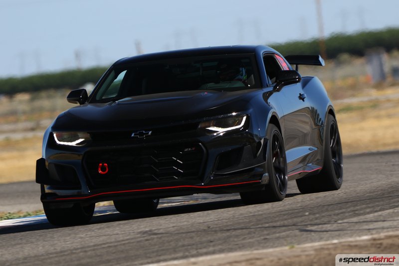 Chevrolet Camaro ZL1 black