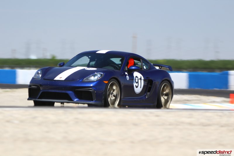 Porsche Cayman GT4 blue