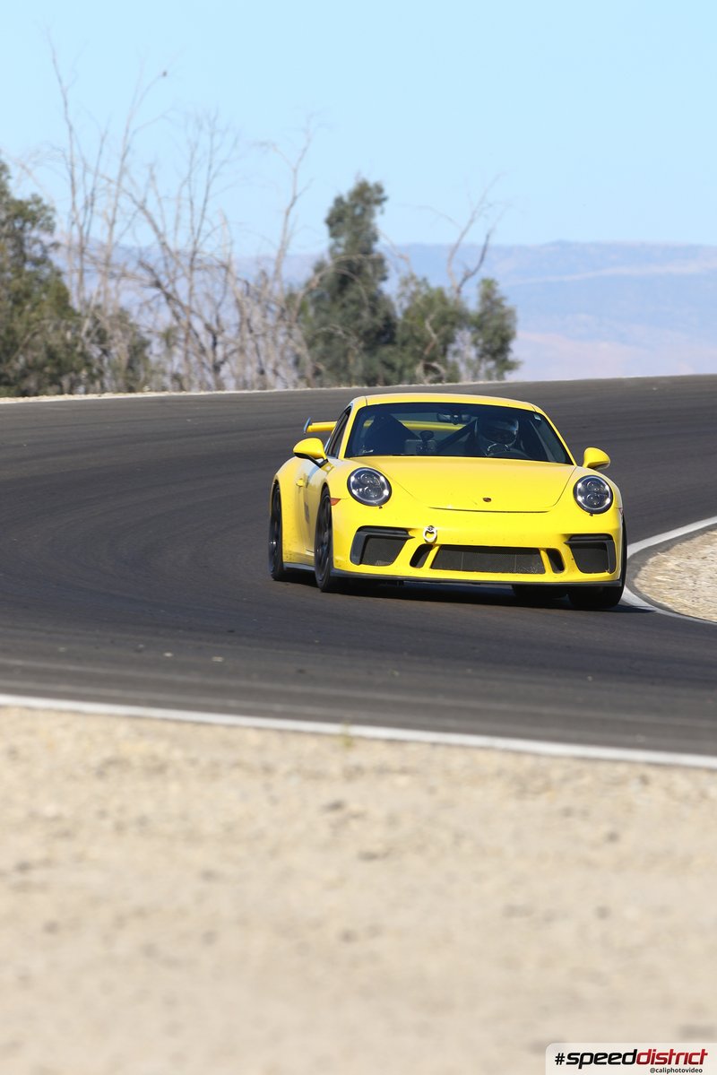 Porsche 911 GT3 RS yellow