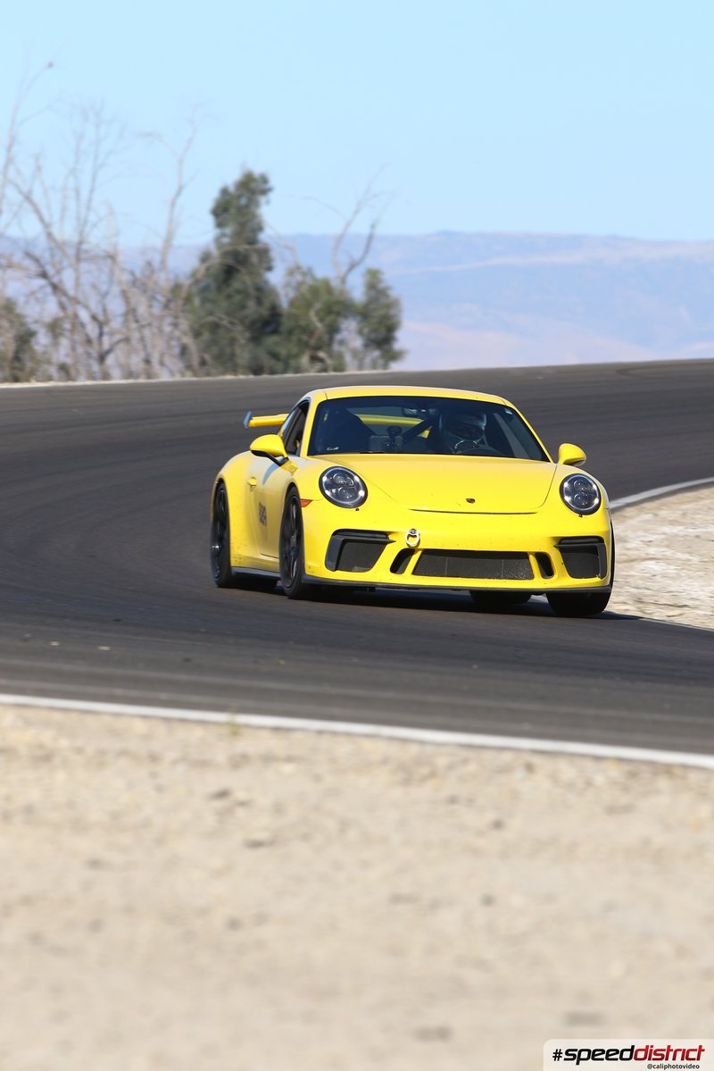 Porsche 911 GT3 RS yellow