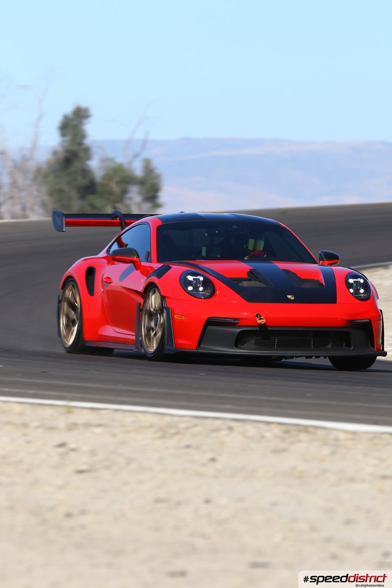 Porsche 911 GT3 RS red