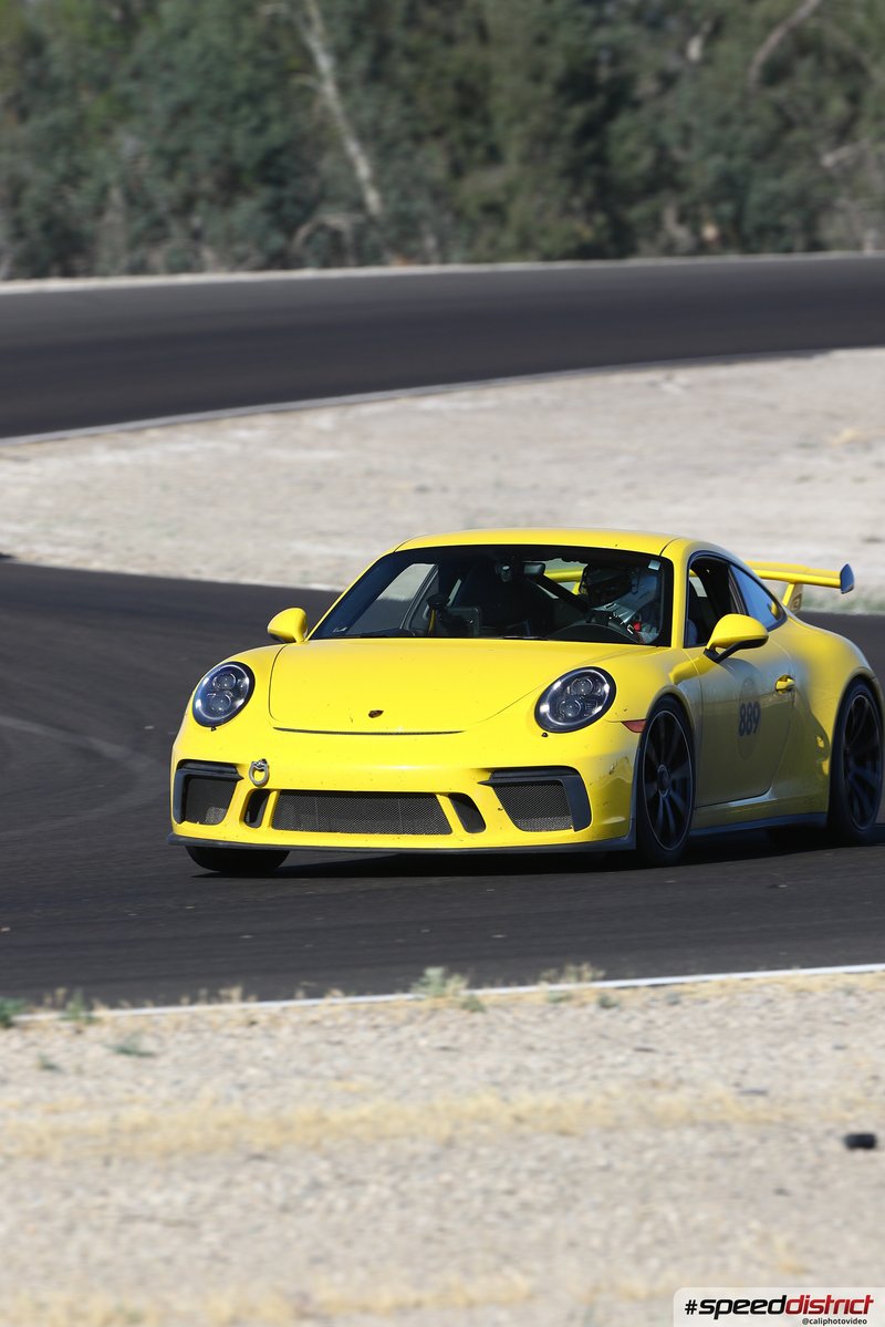 Porsche 911 GT3 RS yellow