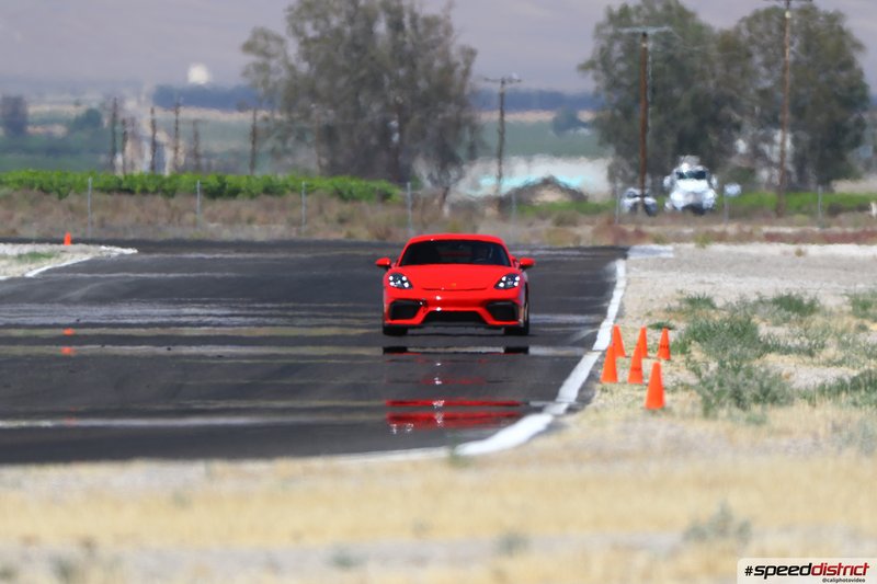 Porsche 911 GT3 RS red