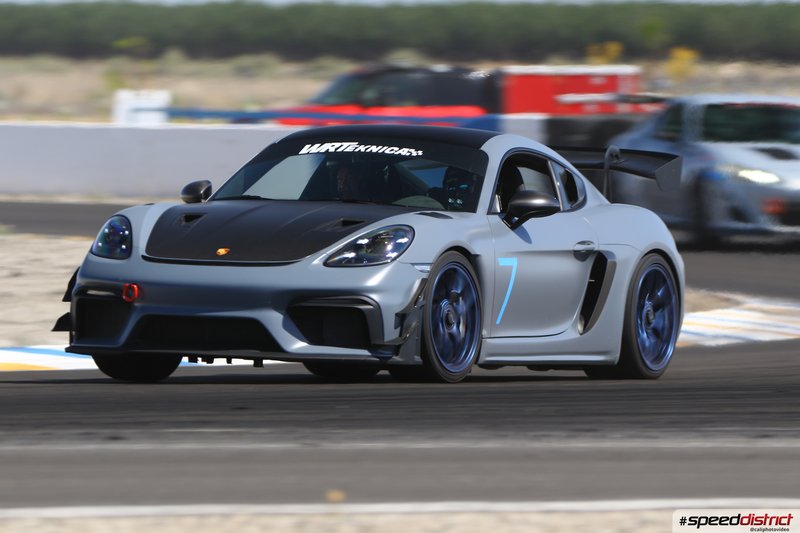 Porsche Cayman GT4