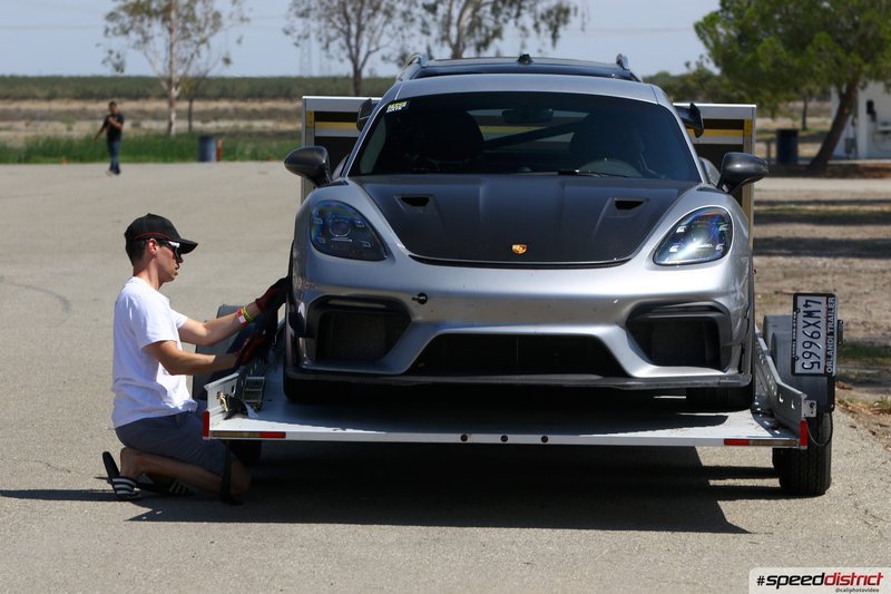 Porsche Cayman GT4 RS