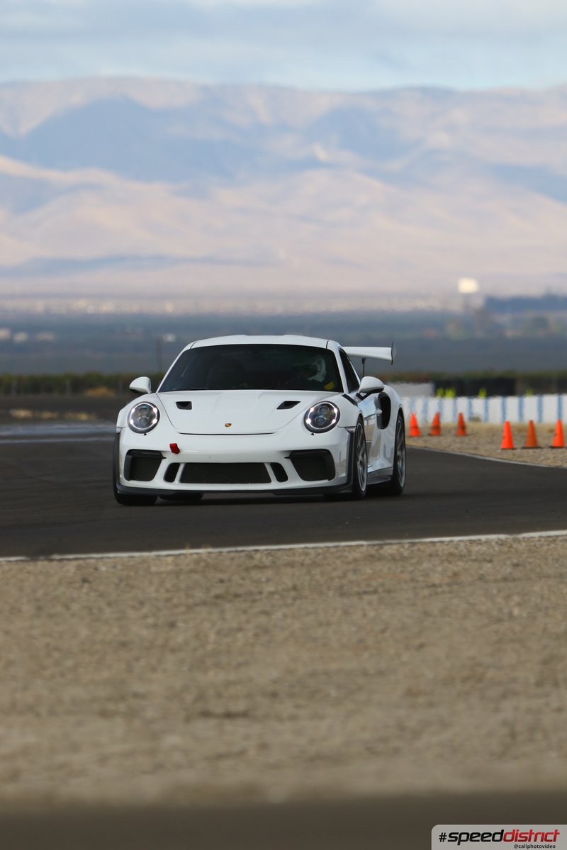 Porsche 911 GT3 RS white