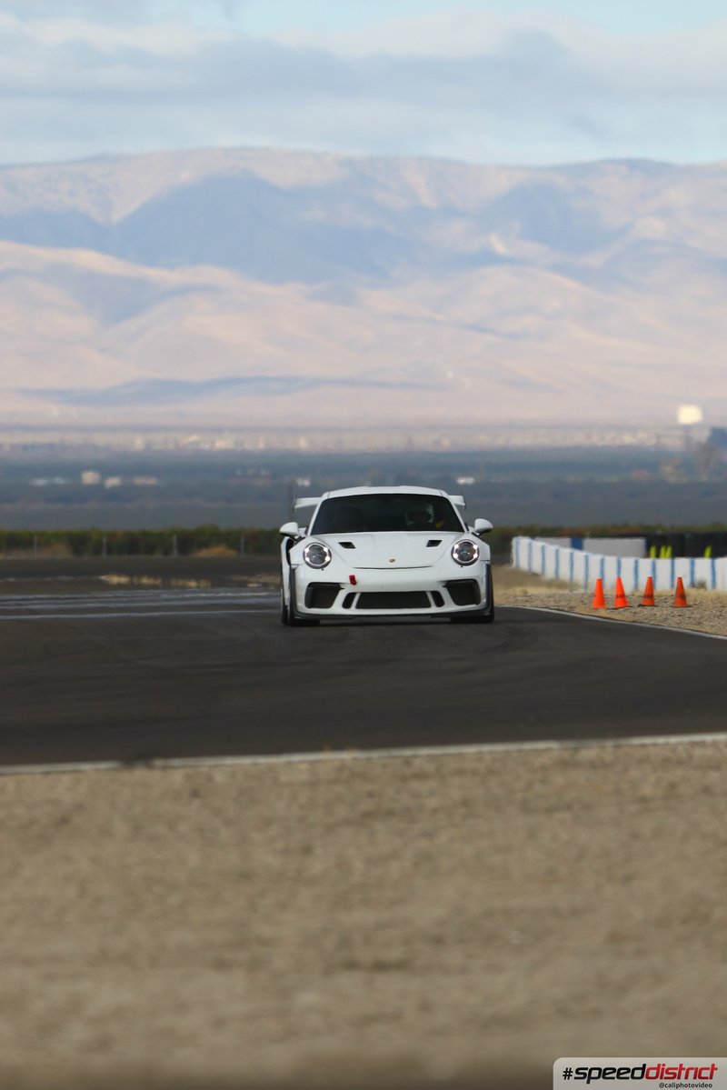 Porsche 911 GT3 RS white