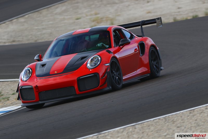Porsche 911 GT3 RS red
