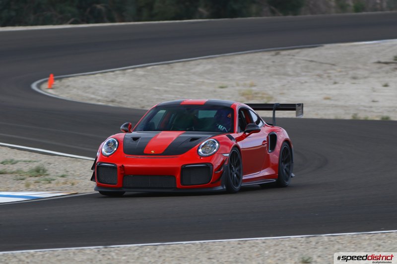 Porsche 911 GT3 RS red