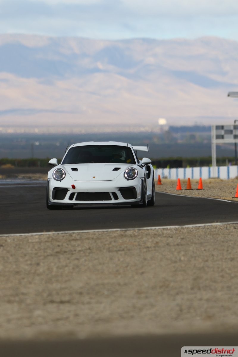 Porsche 911 GT3 RS white