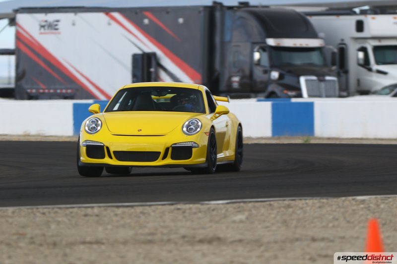 Porsche 911 GT3 RS yellow