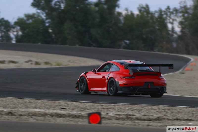Porsche 911 GT3 RS red