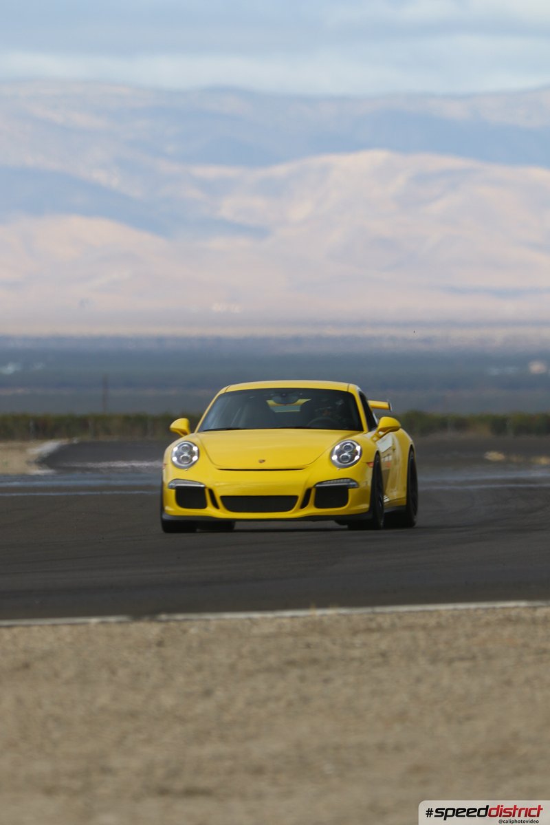 Porsche 911 GT3 RS yellow