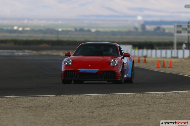 Porsche 911 GT3 RS red