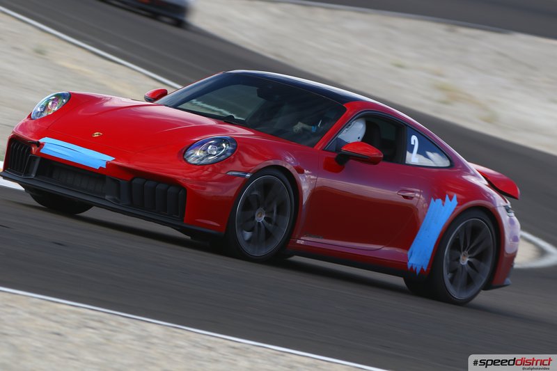 Porsche 911 GT3 RS red