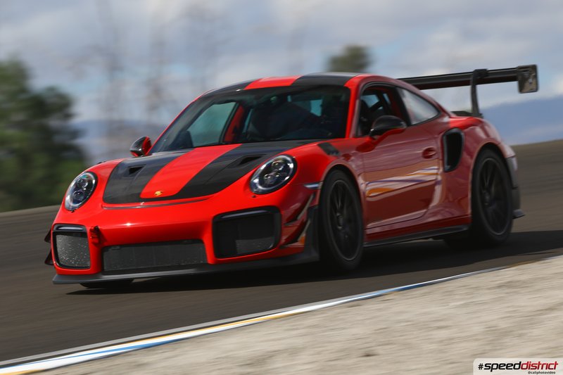 Porsche 911 GT3 RS red