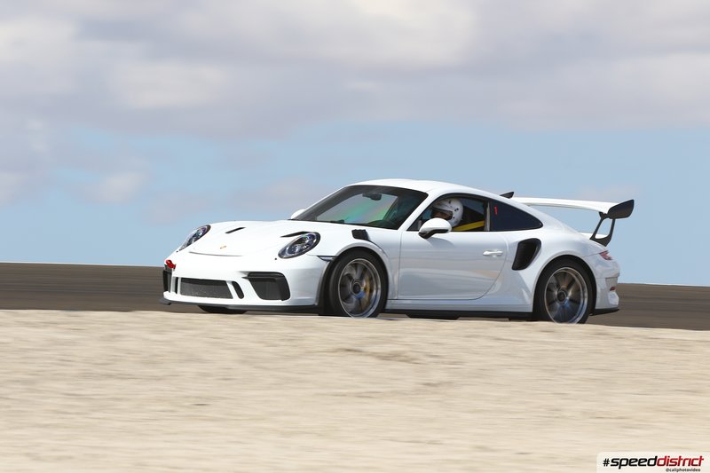 Porsche 911 GT3 RS white