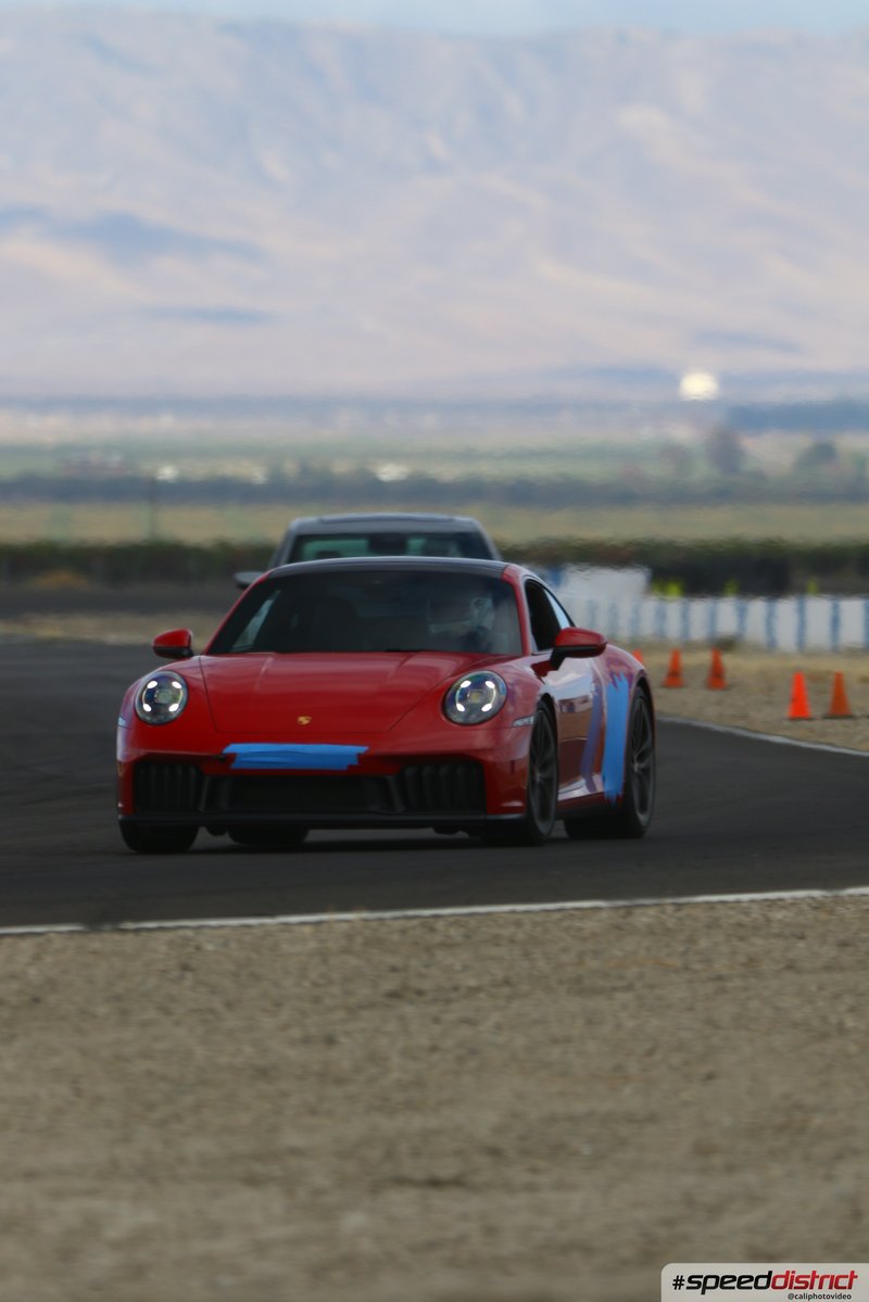 Porsche 911 GT3 RS red