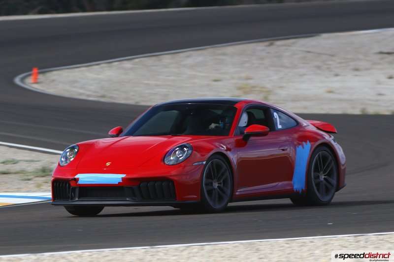 Porsche 911 GT3 RS red
