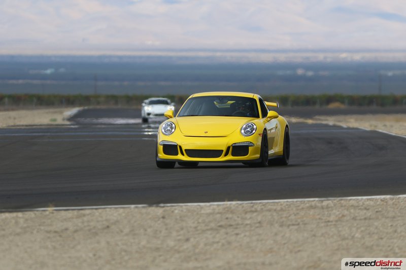 Porsche 911 GT3 RS yellow