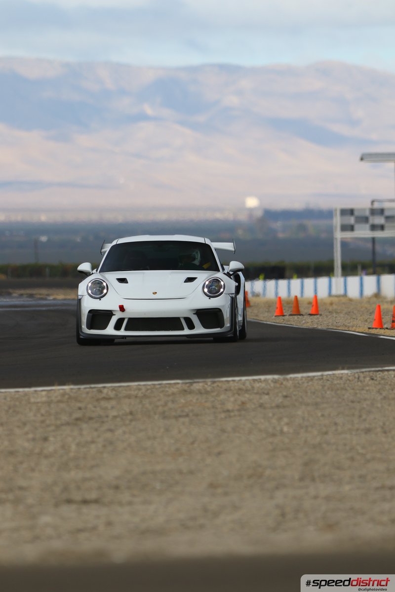 Porsche 911 GT3 RS white