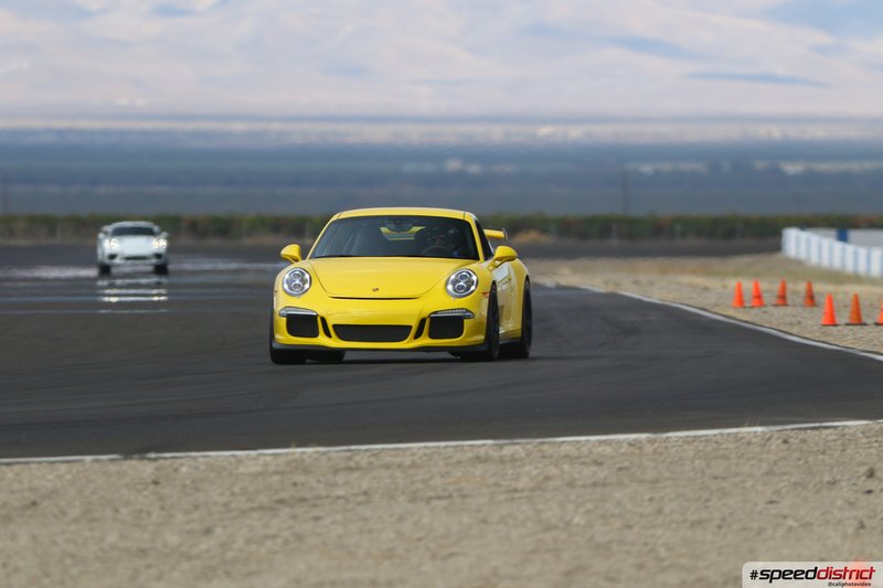 Porsche 911 GT3 RS yellow