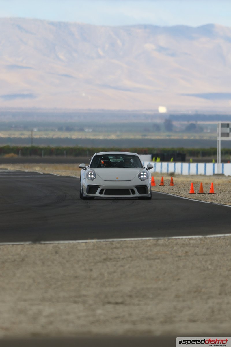 Porsche 911 GT3 RS white